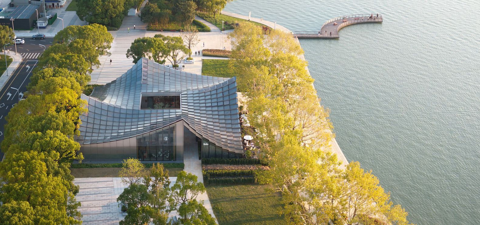 BIG金鸡驿屋顶表皮